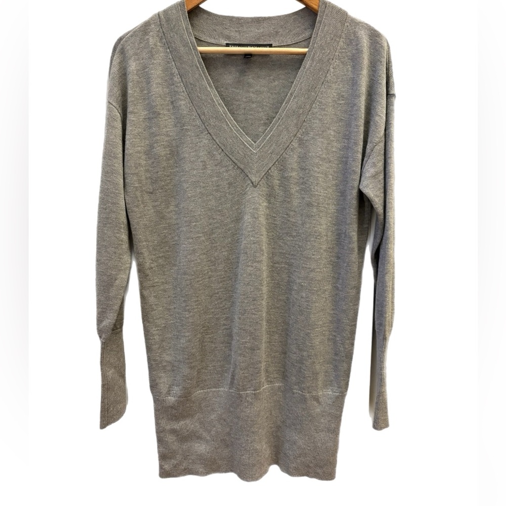 White House Black Market Cashmere Blend Sweater size S Gray V Neck EUC